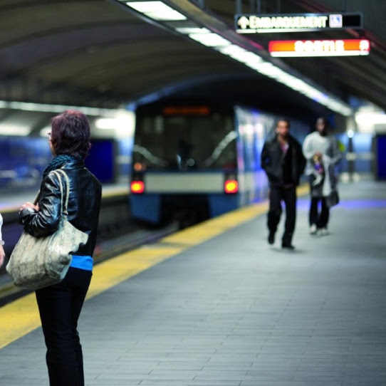 acces station metro stationnement em