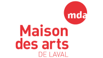 Logo de la Maison des arts de Laval, incluant le texte "Maison des arts" et "de Laval" en rouge, avec un cercle rouge en haut à droite.